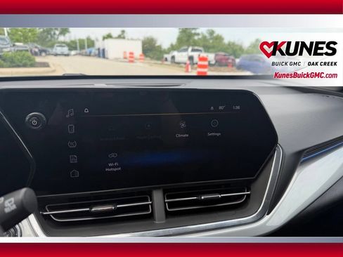 Used 2025 Chevrolet Trax LT FWD image 17
