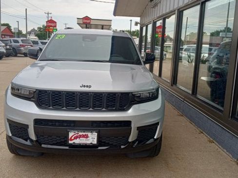 Used 2023 Jeep Grand Cherokee L Laredo AWD/4WD image 32