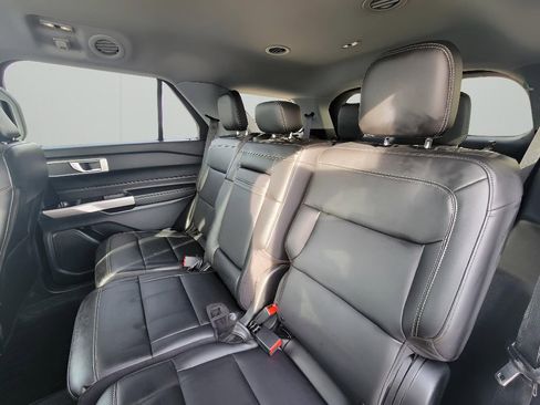 Used 2022 Ford Explorer XLT w/ Equipment Group 202A image 25