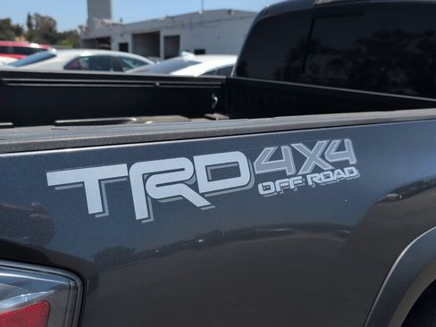 Used 2021 Toyota Tacoma TRD Off-Road w/ Technology Package AWD/4WD image 10