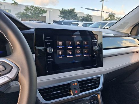 New 2026 Volkswagen Taos SE FWD image 8