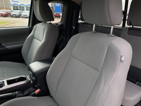 Used 2017 Toyota Tacoma SR5 w/ Tow Package image 14