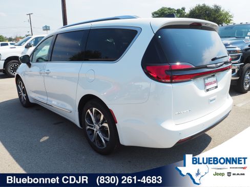 New 2026 Chrysler Pacifica Pinnacle FWD image 8