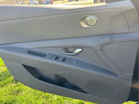 Used 2023 Hyundai Elantra SEL FWD image 17