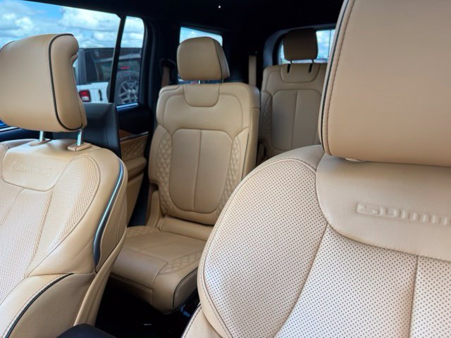 Used 2023 Jeep Grand Cherokee L Summit AWD/4WD image 15