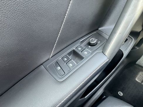 Certified 2022 Volkswagen Tiguan SE w/ Panoramic Sunroof Package image 13