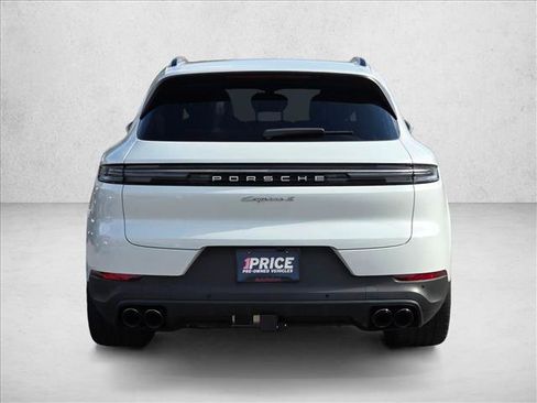 Used 2024 Porsche Cayenne S AWD/4WD image 8