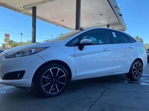 Used 2018 Ford Fiesta SE w/ Equipment Group 201A image 9