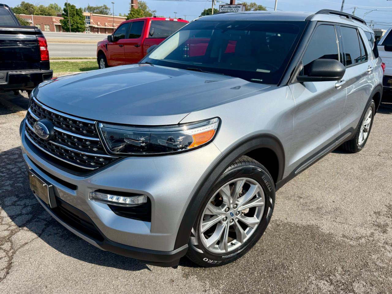 Used 2023 Ford Explorer XLT w/ Equipment Group 202A RWD image 3