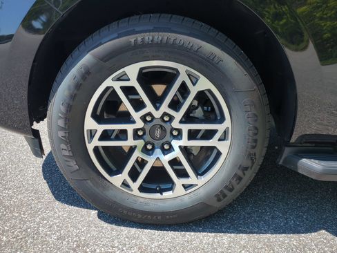 Certified 2025 Ford Expedition Active RWD image 9
