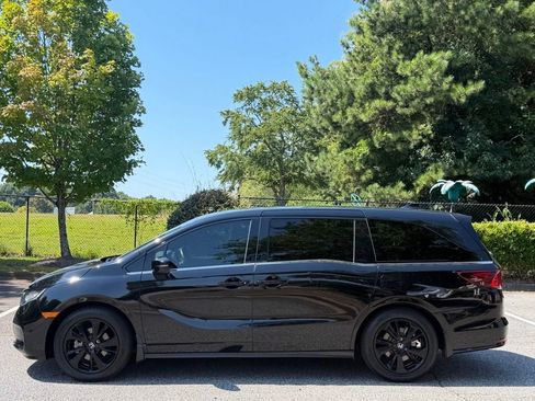 Used 2023 Honda Odyssey Sport image 2