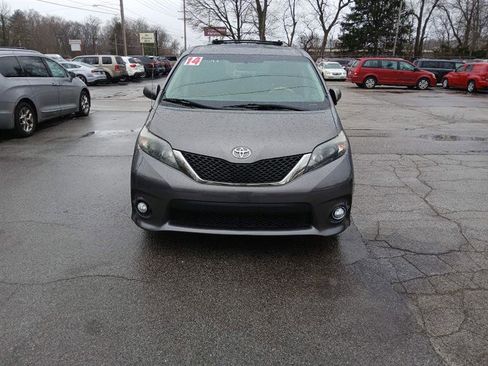 Used 2014 Toyota Sienna SE w/ SE Premium Package w/Entune image 9
