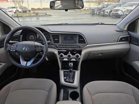 Used 2019 Hyundai Elantra SE image 12