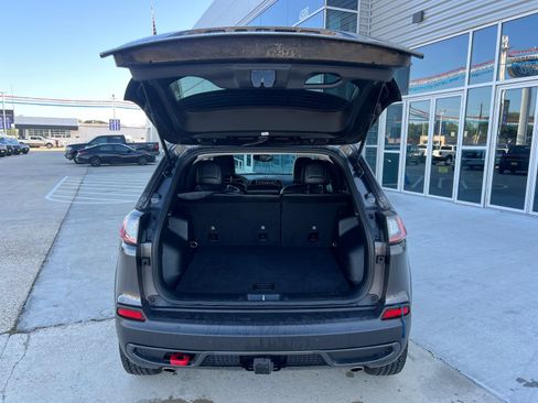 Used 2020 Jeep Cherokee Trailhawk AWD/4WD image 13