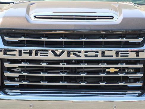 Used 2020 Chevrolet Silverado 2500 LTZ w/ LTZ Plus Package image 7