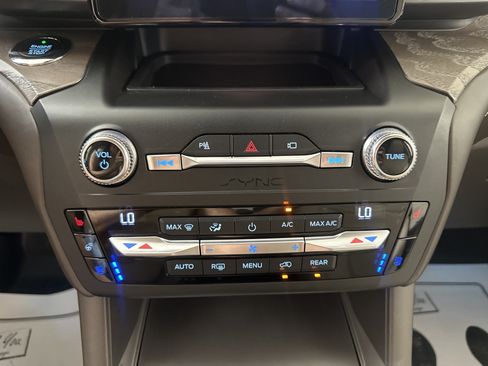 Used 2020 Ford Explorer Platinum AWD/4WD image 20