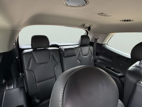 Used 2025 Kia Telluride S FWD image 14