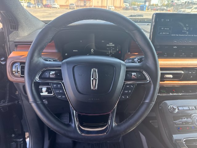Used 2023 Lincoln Nautilus Reserve AWD/4WD image 17