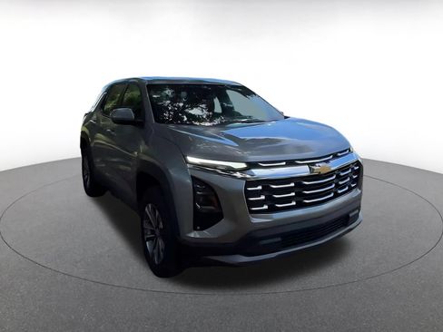 Used 2025 Chevrolet Equinox LT FWD image 3
