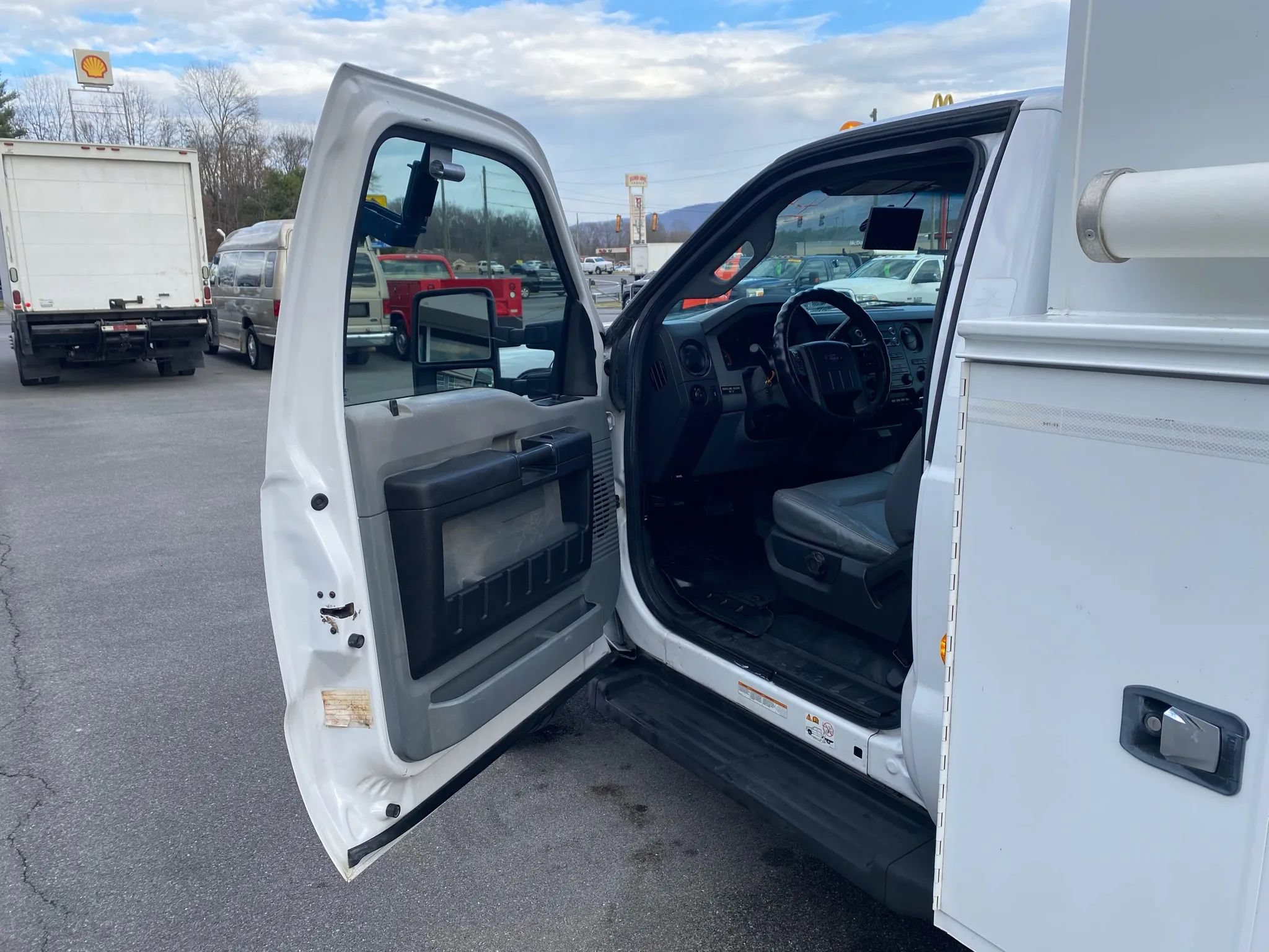 Used 2016 Ford F550 4x4 Regular Cab Super Duty image 8