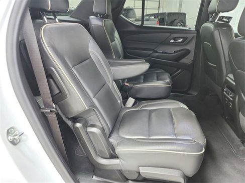 Used 2023 Chevrolet Traverse Premier image 44