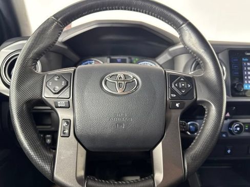 Used 2017 Toyota Tacoma TRD Sport w/ Tow Package (A/T) AWD/4WD image 17