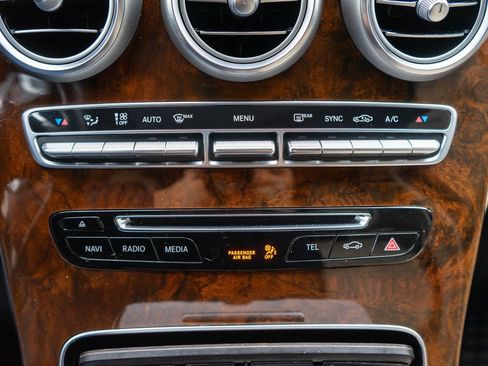 Used 2017 Mercedes-Benz GLC 300 4MATIC image 27