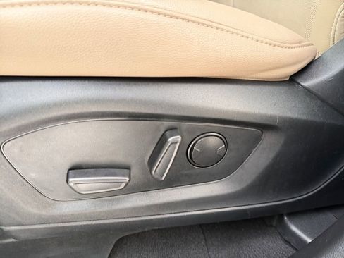 Used 2023 Ford Explorer Limited image 19