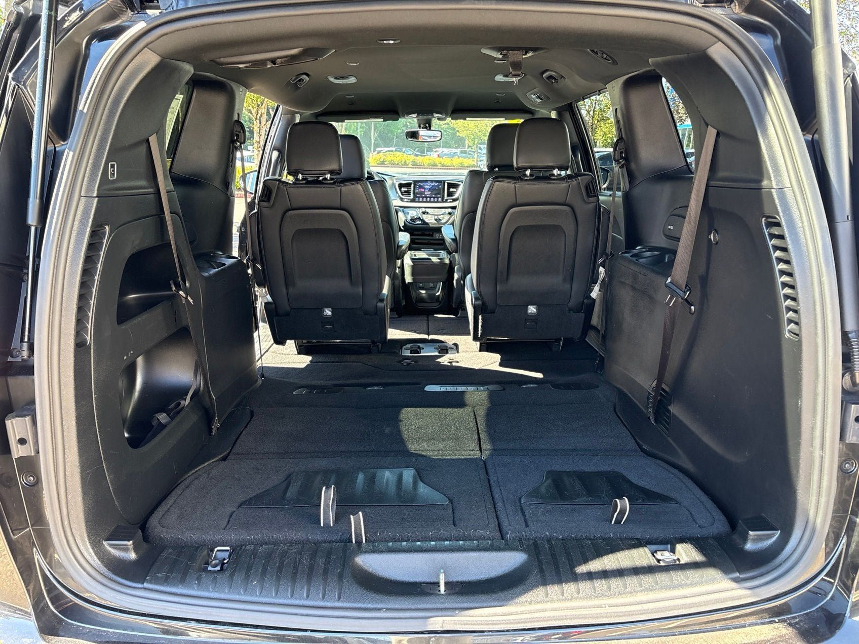 Used 2018 Chrysler Pacifica Touring-L w/ Premium Audio Group FWD image 13