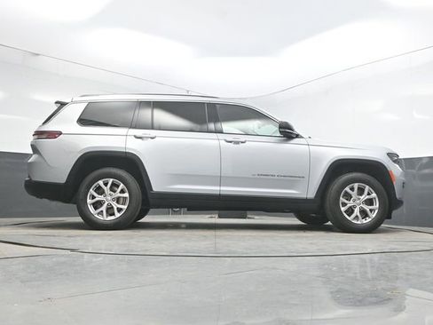 Used 2022 Jeep Grand Cherokee L Limited AWD/4WD image 39