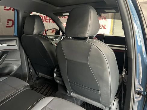 Used 2025 Volkswagen Tiguan SE R-Line AWD/4WD image 12