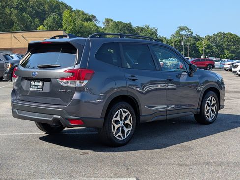 Used 2023 Subaru Forester Premium AWD/4WD image 9