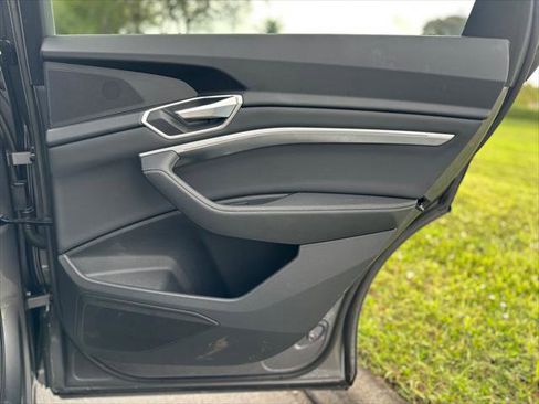 Used 2021 Audi e-tron Premium w/ Convenience Plus Package image 21