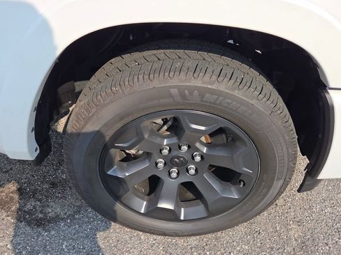 Used 2025 RAM 1500 Big Horn AWD/4WD image 14