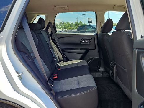 Used 2025 Nissan Rogue SV AWD/4WD image 29
