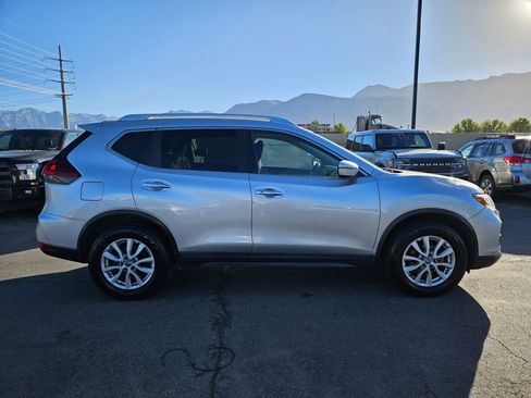 Used 2018 Nissan Rogue SV AWD/4WD image 2