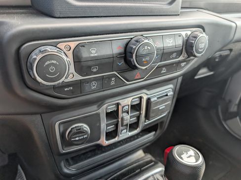 Used 2021 Jeep Wrangler Unlimited Sahara AWD/4WD image 11