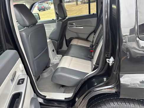 Used 2008 Jeep Liberty Limited w/ Premium Group image 11