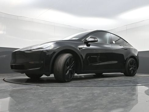 Used 2025 Tesla Model Y Long Range AWD/4WD image 23
