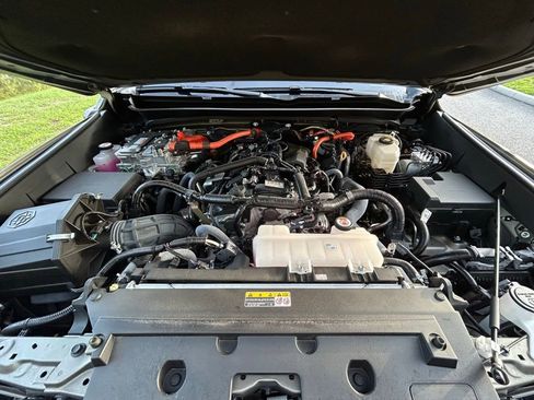 Certified 2025 Toyota Tacoma 4x4 Double Cab Hybrid image 12