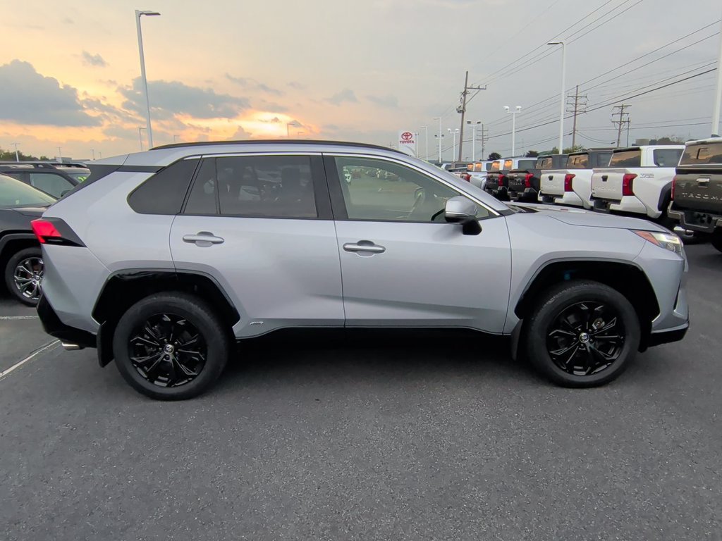 Used 2022 Toyota RAV4 SE w/ Convenience Package AWD/4WD image 9