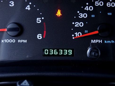 Used 2006 Jeep Wrangler Unlimited w/ Premium Audio Group image 5