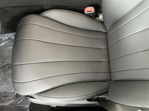 Used 2025 Mercedes-Benz E 350 Sedan image 19