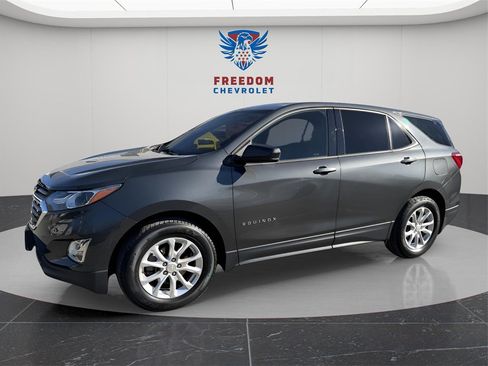 Used 2019 Chevrolet Equinox LS w/ LS Convenience Package image 2