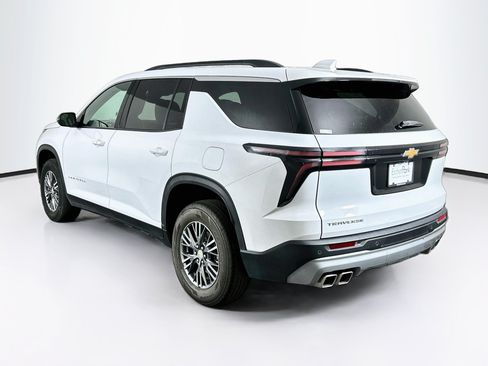 Used 2025 Chevrolet Traverse LT FWD image 5