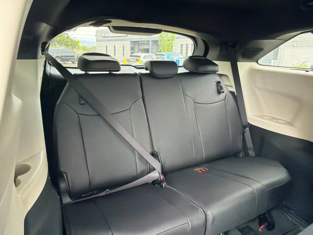 Used 2026 Toyota Sienna Limited FWD image 14