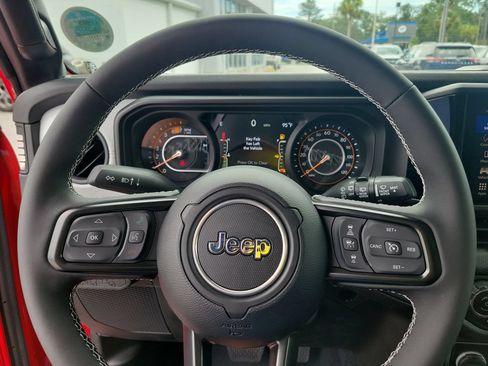 Used 2025 Jeep Wrangler Unlimited Sport AWD/4WD image 16