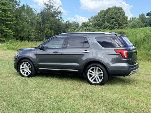 Used 2016 Ford Explorer Limited w/ Equipment Group 301A FWD image 3