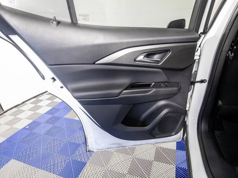 Used 2025 Chevrolet Equinox EV LT w/ Comfort Package FWD image 13