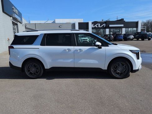 New 2026 Kia Carnival EX FWD image 2